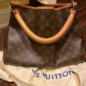 Louis Vuitton Monogram Artsy MM Hobo Shoulder Handbag